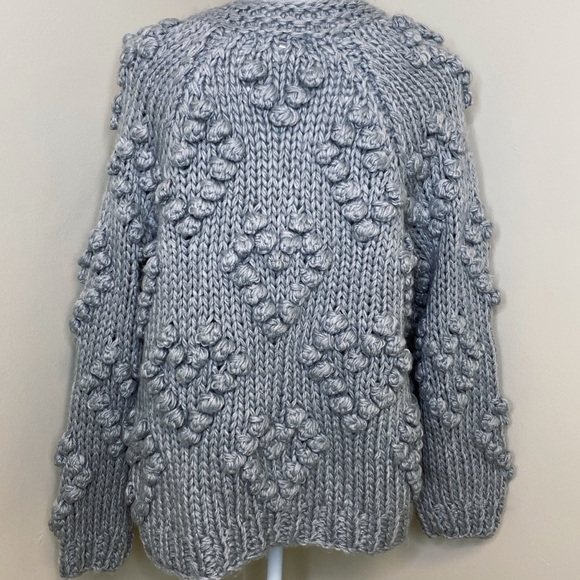Entro Knotted Chunky Gray Sweater Size M Soft Chunky Hearts Cozy Warm - Picture 4 of 5